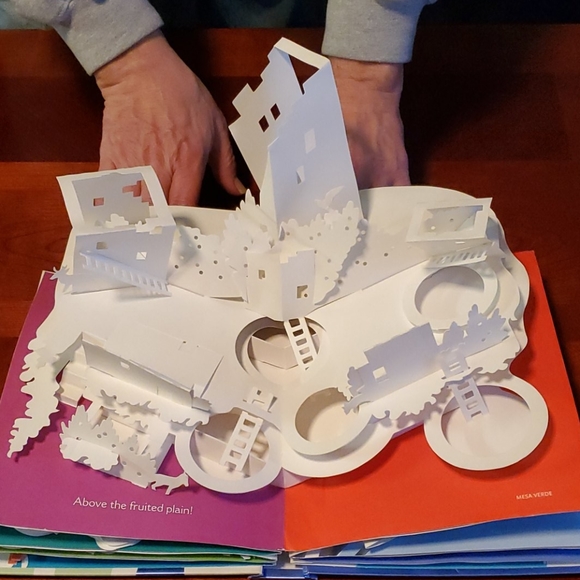 America POP UP Book 10x8 - Picture 8 of 16